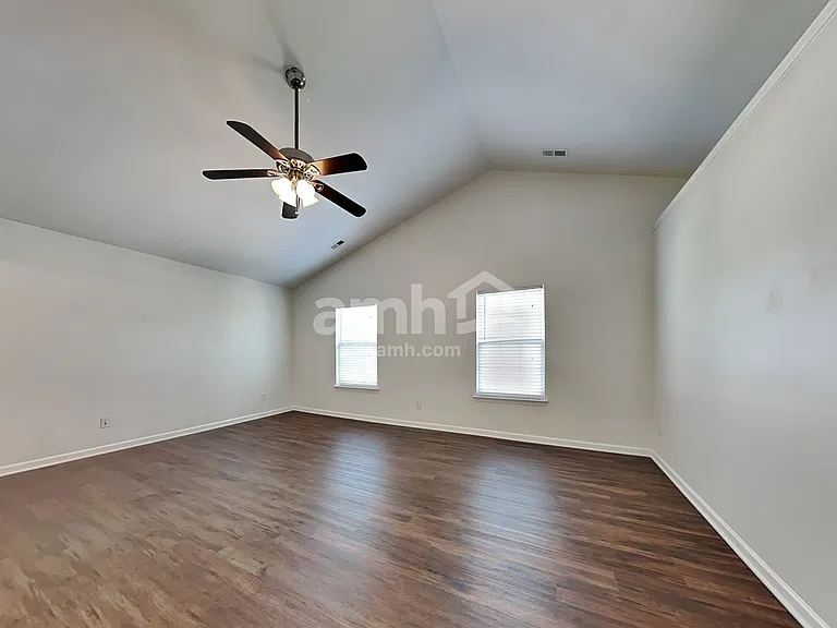 2526 Ingleside Dr — Photo 11