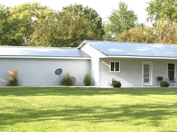 104 W Logan St, Tower Hill, IL 62571