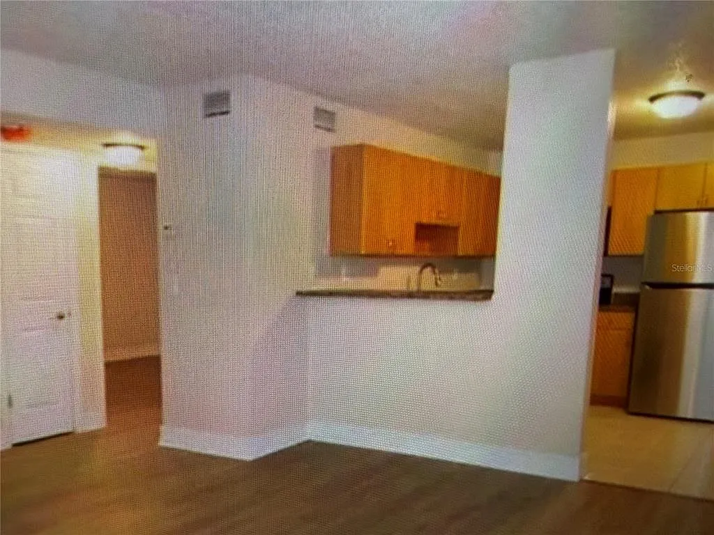 2 bed, 1.0 bath, 800 sqft, $1,500 — Photo 2