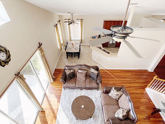 4th image of 8372 Hedgewood Dr