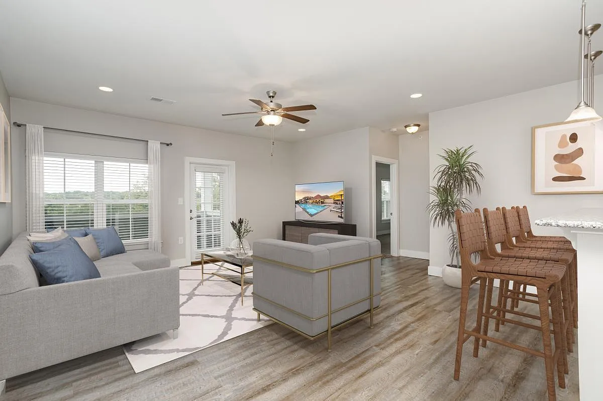 The Pointe at Five Oaks — Photo 3