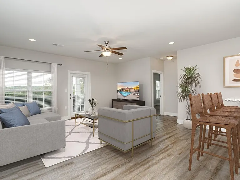 The Pointe at Five Oaks — Photo 3