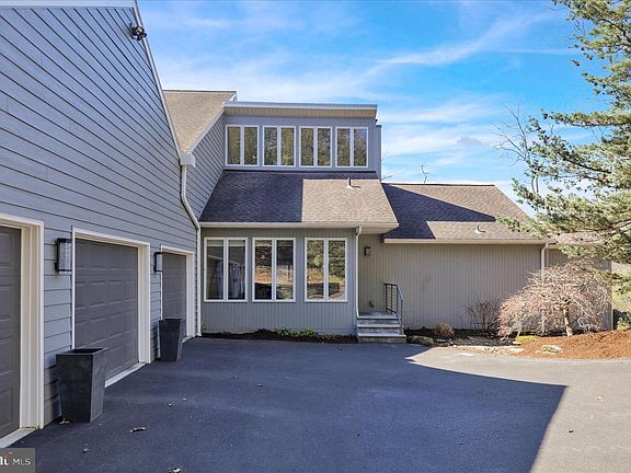 3rd image of 241 Blossom Ct