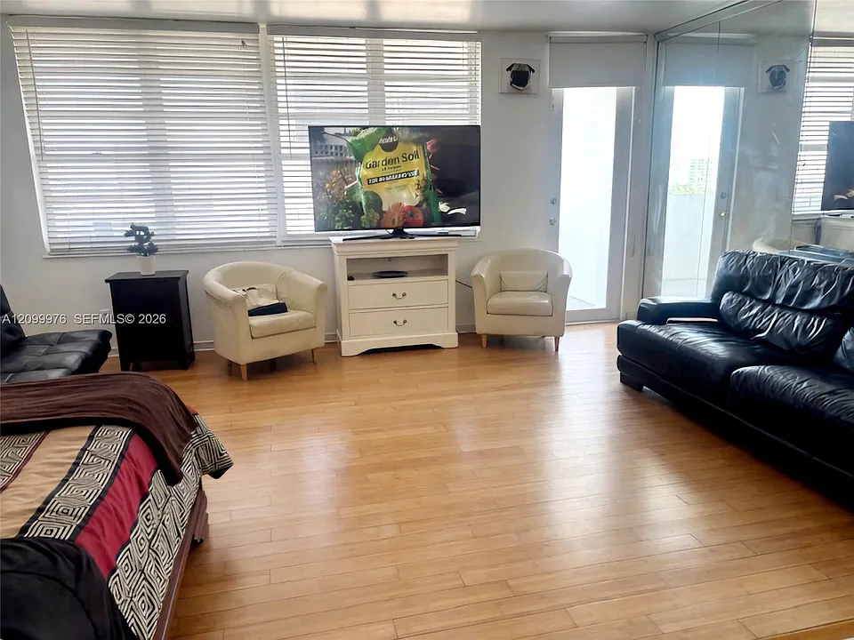 100 Lincoln Rd #812