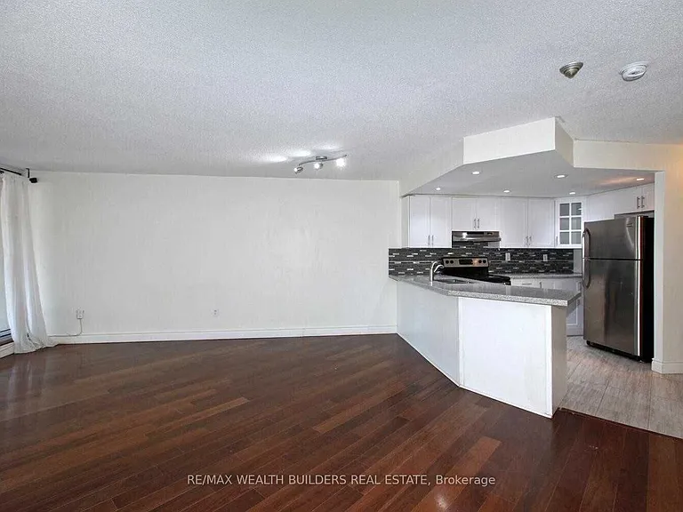 77 Maitland Pl #207 — Photo 38