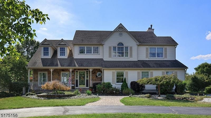 1st image of 77 Oxford Pl