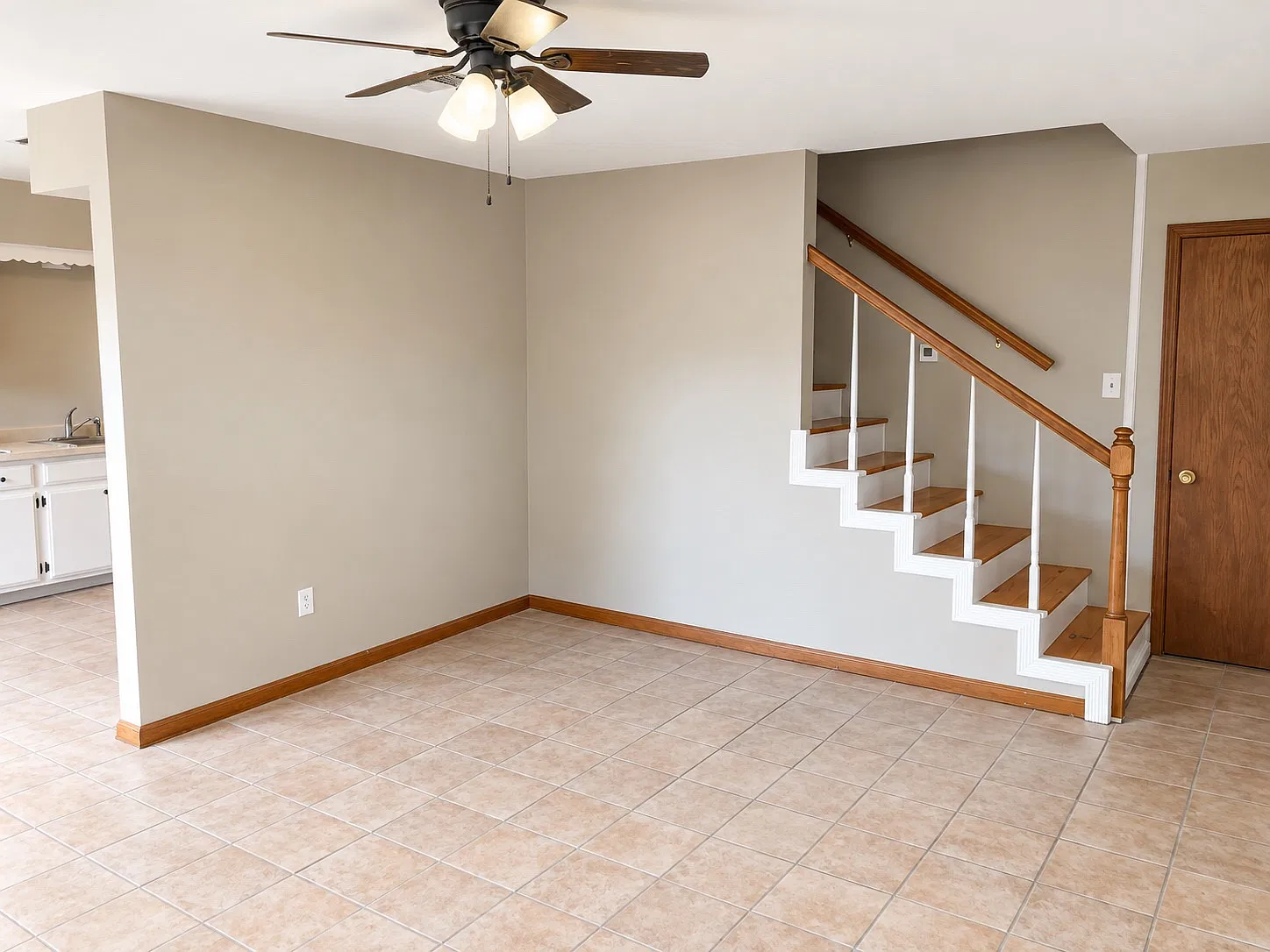 220 Gloria St — Photo 4