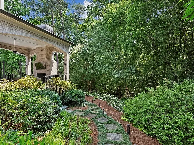 2115 Howell Mill Rd NW — Photo 28