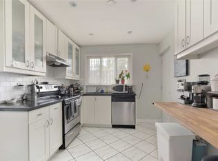 19 Cannon Rd #19B, Toronto, ON M8Y1R8