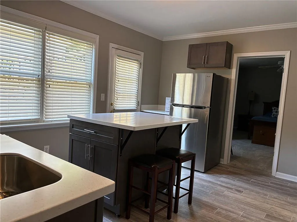 1 bed, 1.0 bath, 1000 sqft, $1,550 — Photo 2