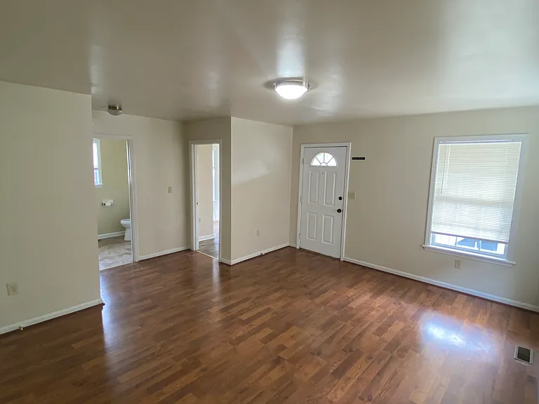 1727 Baird St — Photo 1