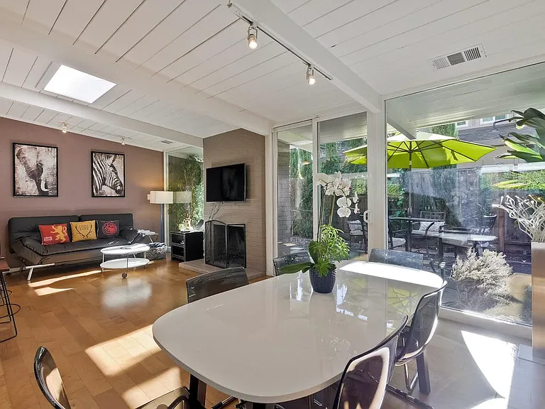 2538 Alvin St — Photo 6