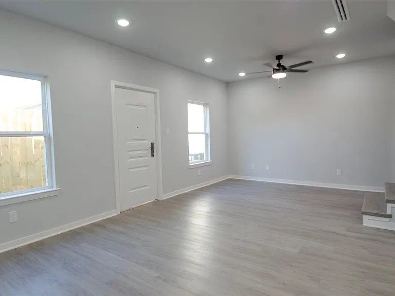 2832 Mansfield St — Photo 7