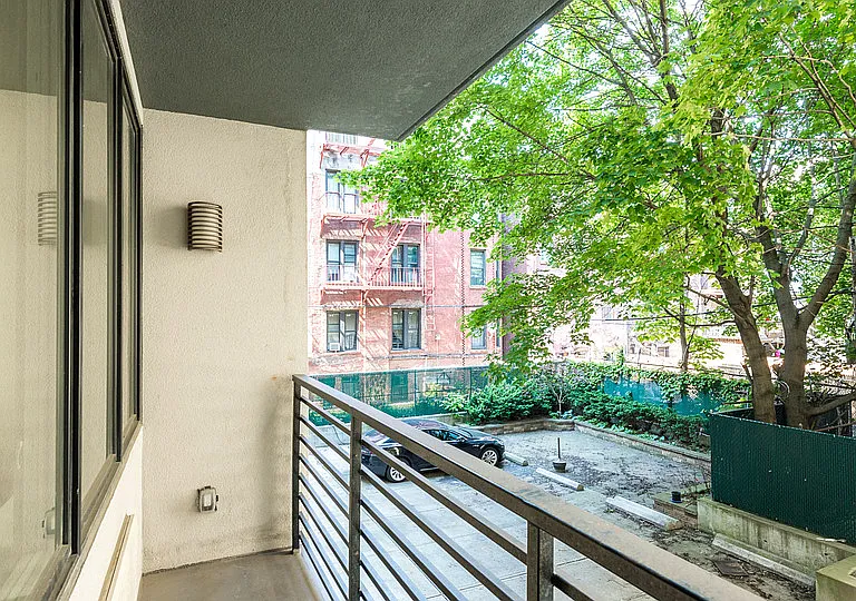 387 Franklin Ave #303 — Photo 14