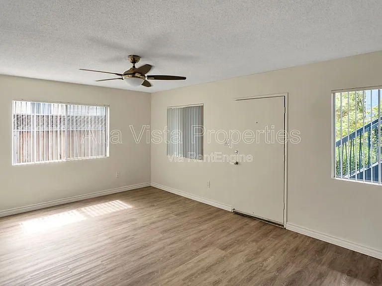 855 Emerald St #A — Photo 8