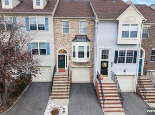 826 Georgetown Dr, Ramsey, NJ 07446