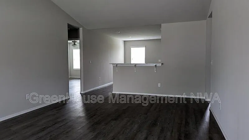 4 bed, 2.0 bath, 1470 sqft, $1,840 — Photo 2