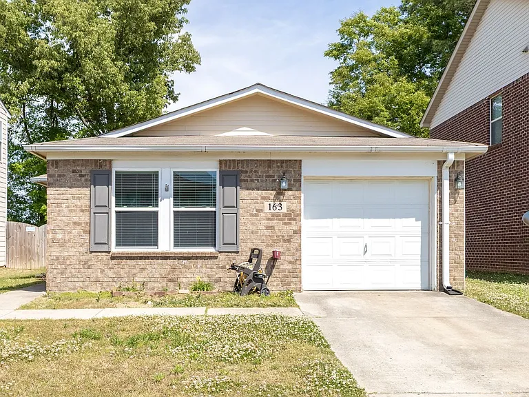 163 Sedgewick Dr — Photo 2