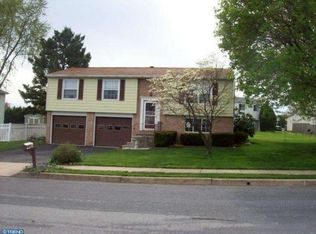 22 Poplar Dr, Reading, PA 19606