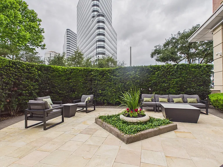 1901 Post Oak Blvd #OAK-2402 — Photo 29