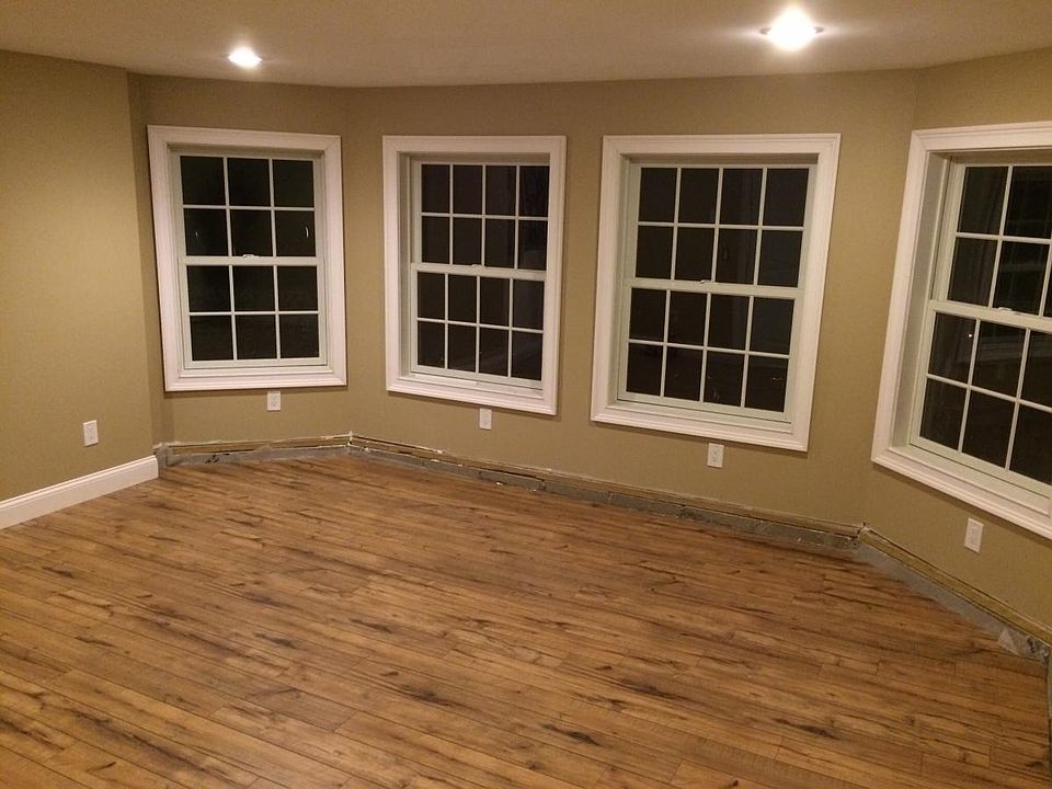 200 sq ft bedroom