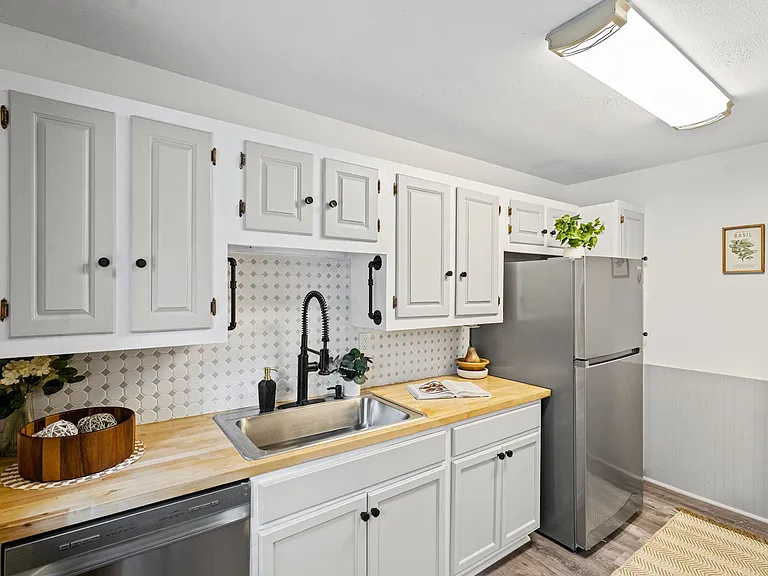 7809 Rosewood Dr — Photo 10