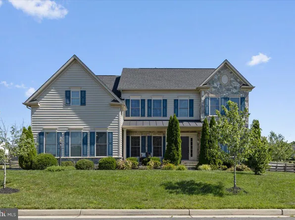 42646 Gold Thread Dr, Chantilly, VA 20152