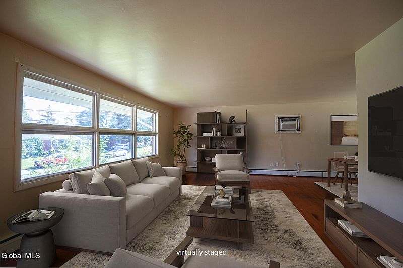 3rd image of 22 Daytona Avenue