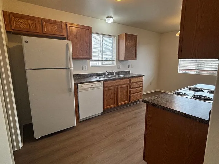 PM 280 - 639 W. 2nd Street — Photo 15