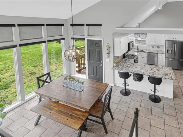 1703 Nottingham Dr, Pleasant Hill, MO 64080