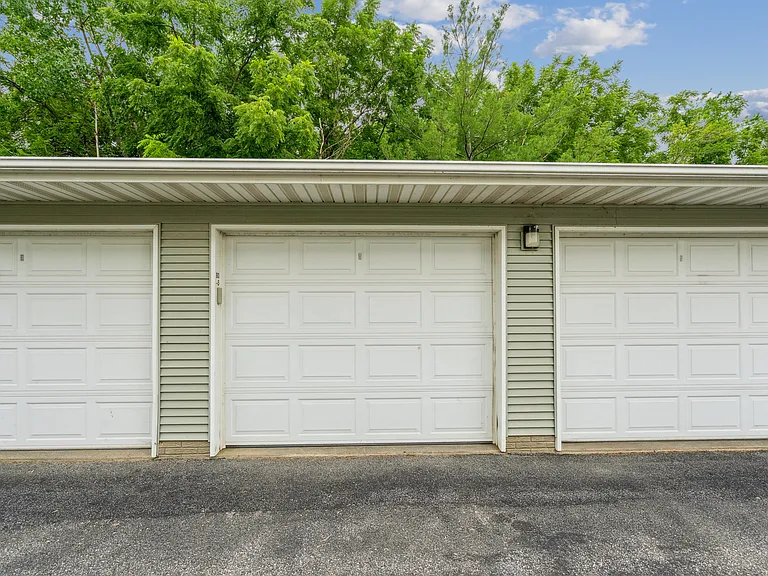 80 Circle Dr #5 — Photo 22