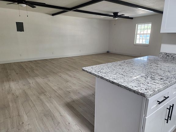 4th image of 3014 N Garden Ave