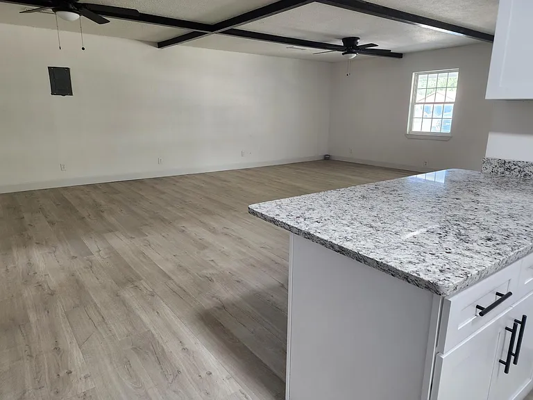 3014 N Garden Ave — Photo 4