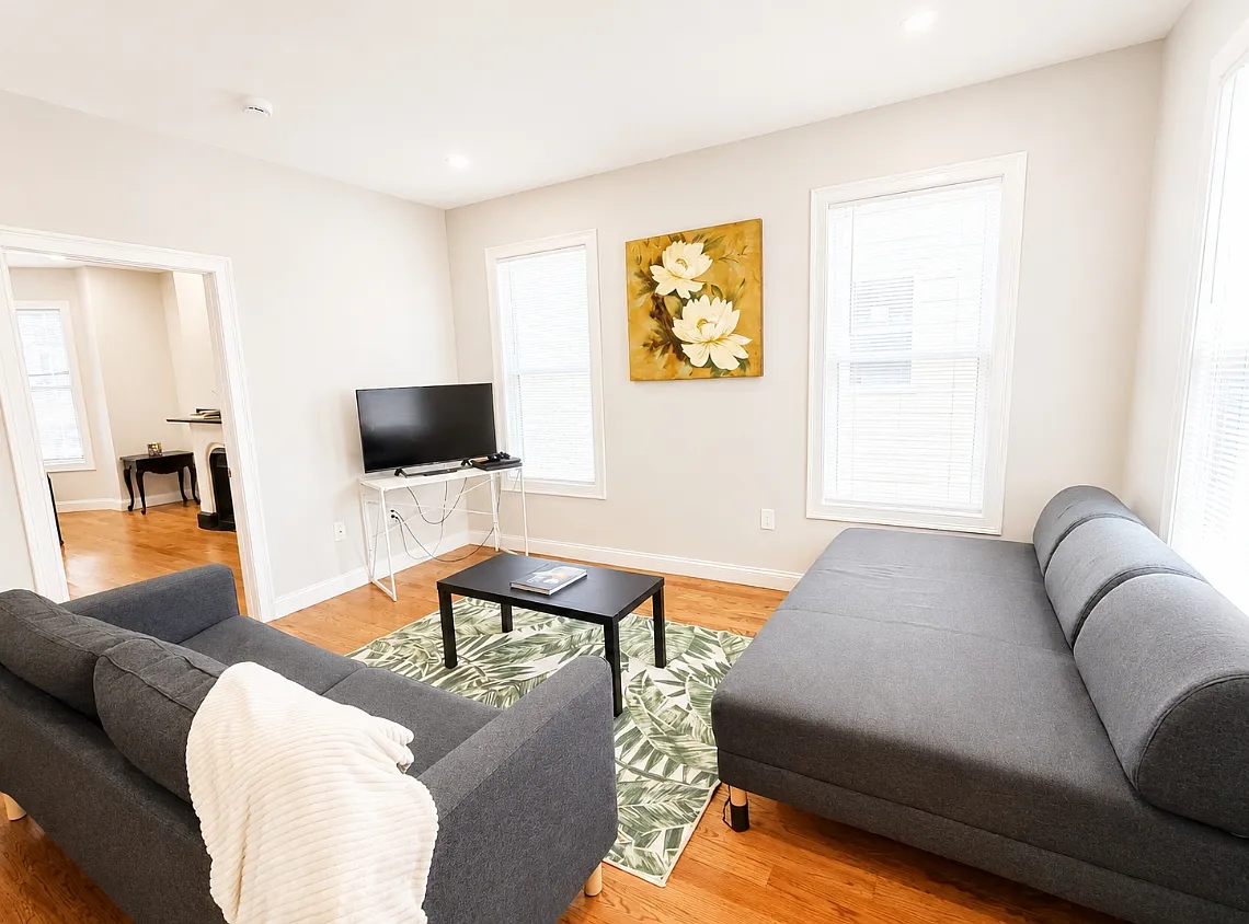 4 bed, 9999 sqft, $6,800 — Photo 2