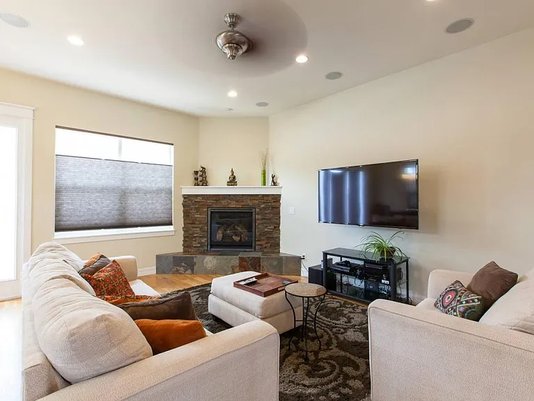 3725 Irving St — Photo 5