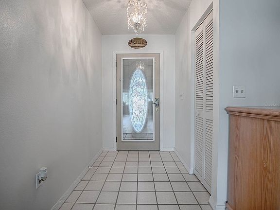 5th image of 220 Willow Brook Dr