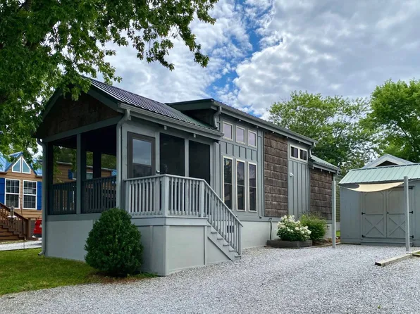 151 Just Wandering Ln, Flat Rock, NC 28731