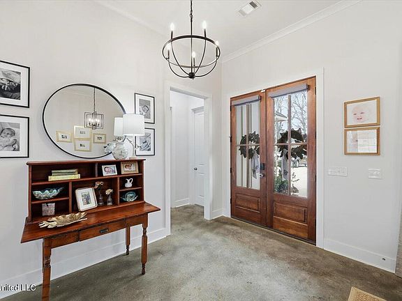 5th image of 35 Village Cir