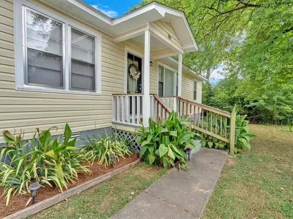 302 Peters St, Calhoun, GA 30701