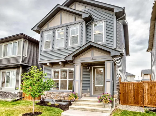 121 SE Palomino St, Cochrane, AB T4C 2P8