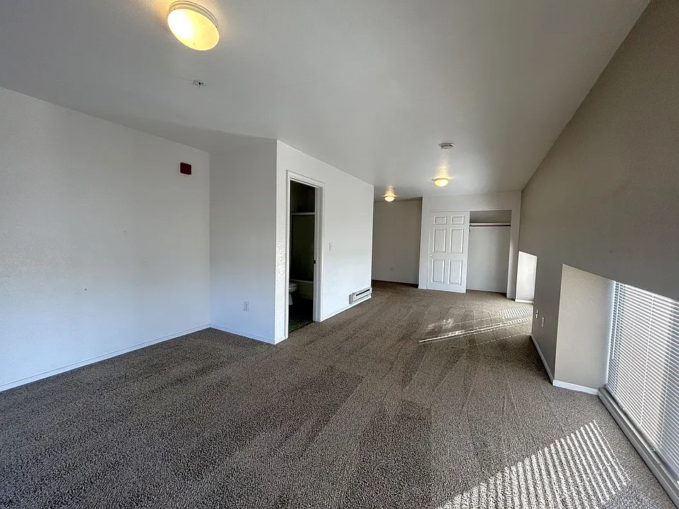369 Main St