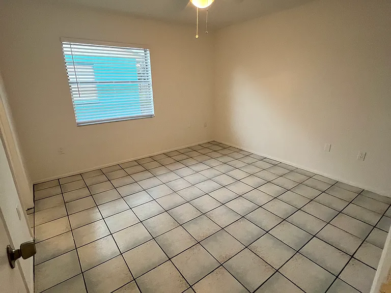923 Royal Palm Dr — Photo 11