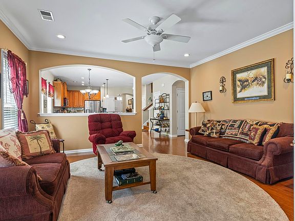 4th image of 208 Simplicity Dr.