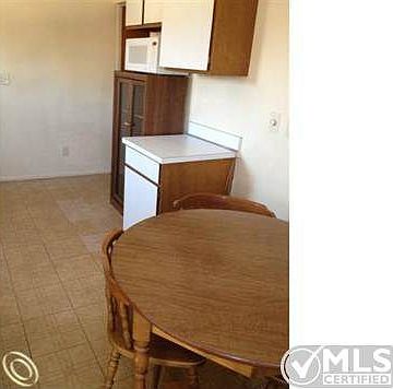 8401 18 Mile kitchen.JPG