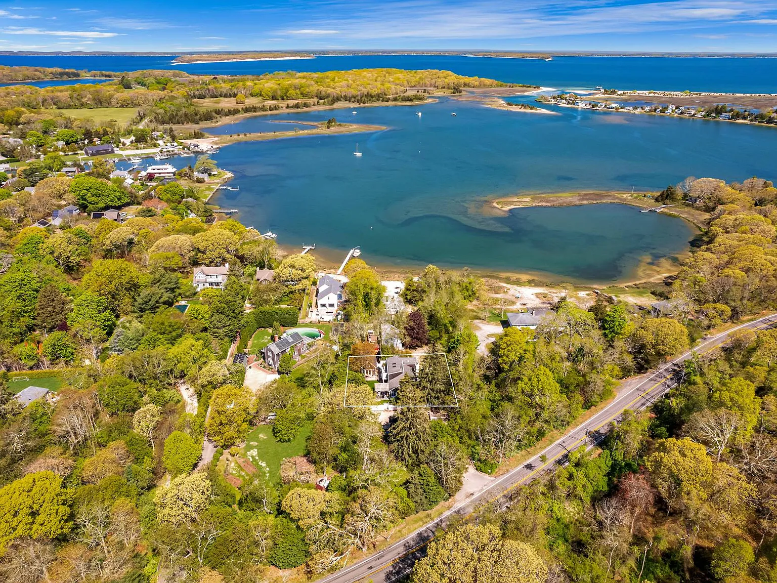 Charming home with secluded bay access and hidden beach — Photo 3
