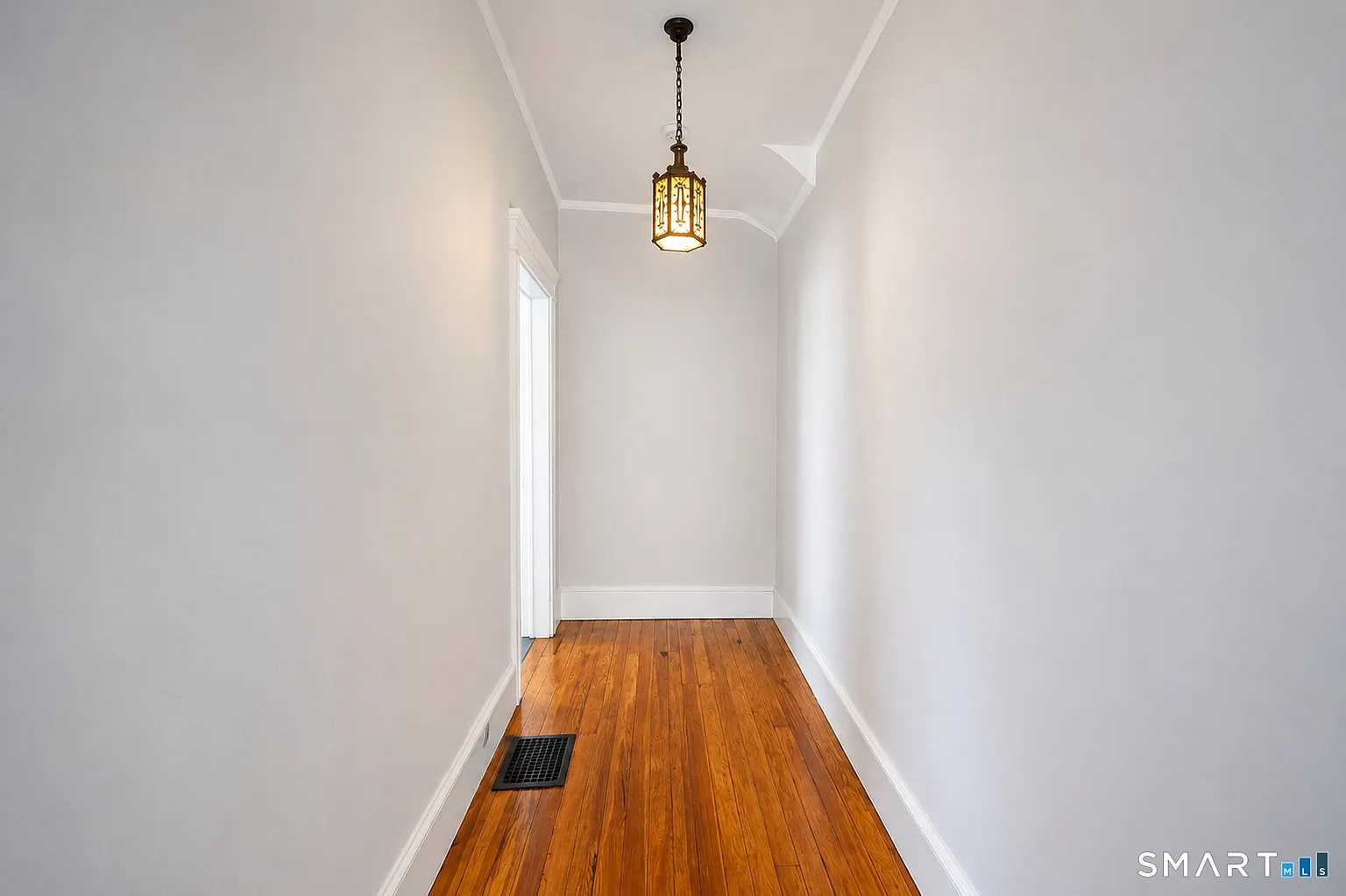 3 bed, 1.0 bath, 1668 sqft, $2,500 — Photo 2
