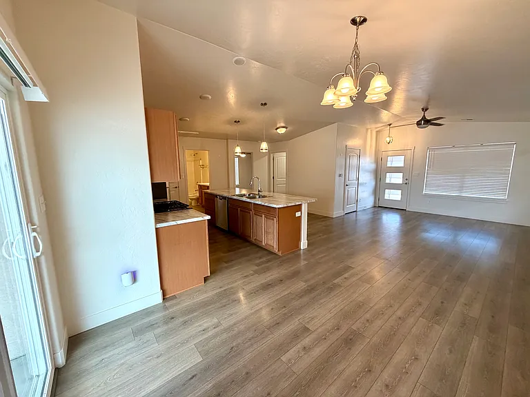 579 Redwing Ln — Photo 8