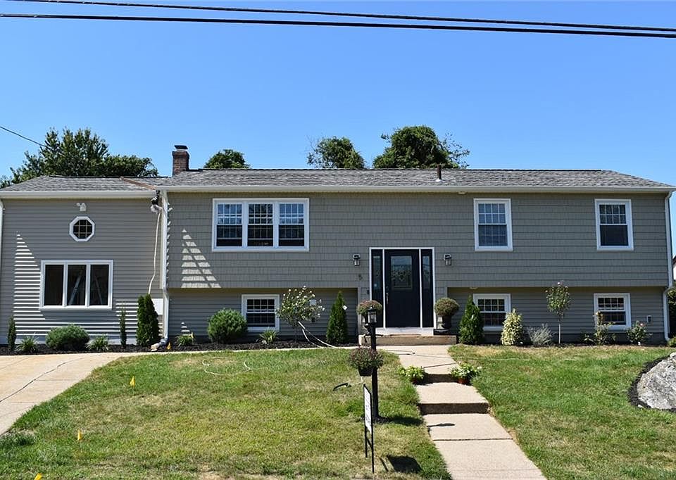 1st image of 5 Woodcrest Dr