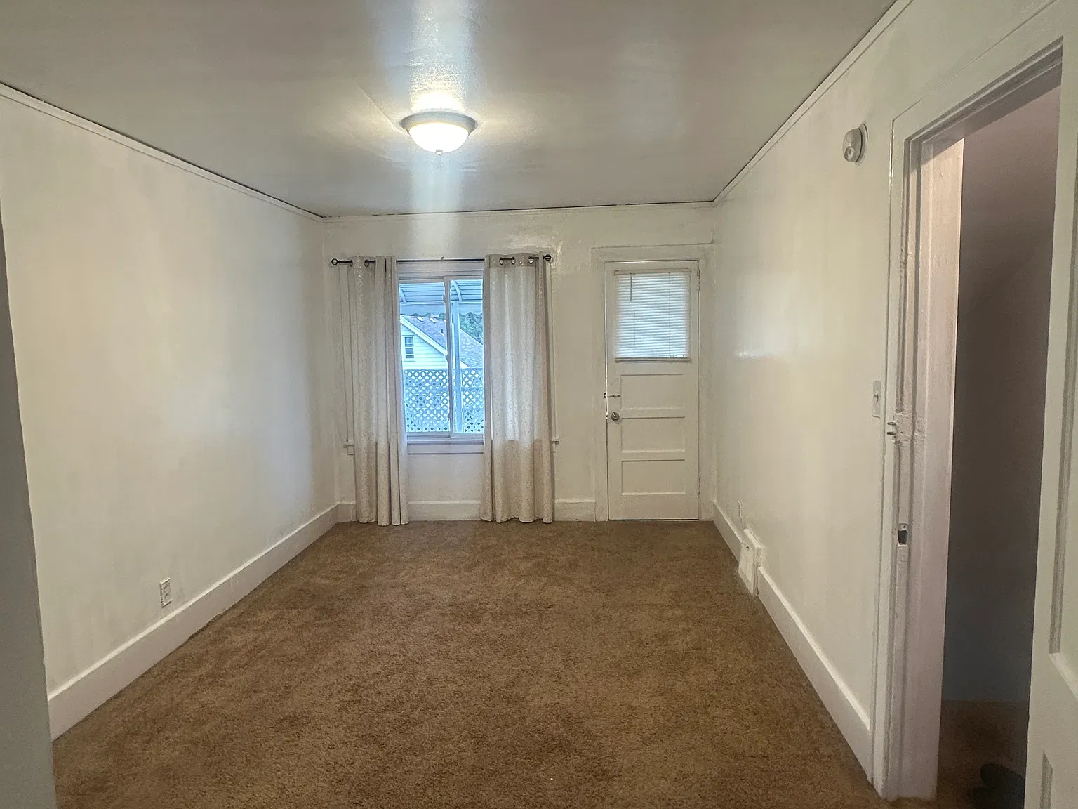 2 bed, 1000 sqft, $1,200 — Photo 4