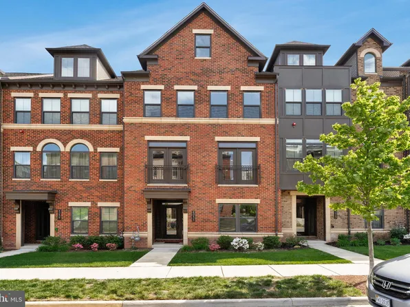 43425 Grandmoore St, Ashburn, VA 20148